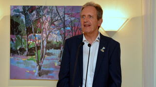 Bürgermeister Dr. Ralf Göck begrüßt in der Villa Meixner.