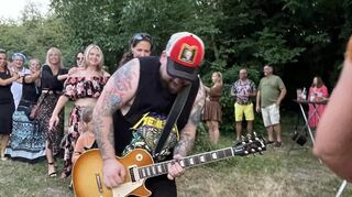 Daniel „Dougie“ Jasinski reihte sich in die Polonaise vor der Bühne ein.