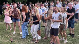 Je später der Abend, desto besser wurde die Stimmung beim Ketscher Open Air.