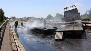 Nach einem Lkw-Unfall mit anschließendem Brand am 20.6.2025 auf der Parallelfahrbahn der Autobahn 5 am Autobahnkreuz Walldorf (Fahrtrichtung Frankfurt/Mannheim) müssen umfangreiche Instandsetzungsarbeiten durchgeführt werden