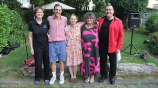 Chrstiane Appel (v.l.), Hotelier Julian Blem, Buchhändlerin Barbara Hennl-Goll, Dagmar Krebaum und Johann Gaa freuen sich über die gelungene Veranstaltung.