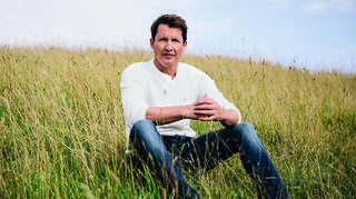 James Blunt ist im Sommer auf Jubiläumstour und gastiert am 7. August bei "Musik im Park" im Schwetzinger Schlossgarten.