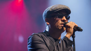 Der deutsche Sänger Xavier Naidoo bei einem Auftritt 2027 in Luzern.