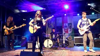 Am Abend sorgt die Band „Freiheit“ für Partyfeeling.