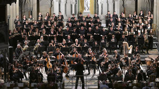 07.07.25 Die Deutsche Staatsphilharmonie Rheinland-Pfalz veranstaltete in Speyer auch dieses Jahr wieder ihr unter dem Motto "La dolce Vita in der Pfalz" stehende und am 02..07.25 begonnene 12. Musikfest Speyer. Das unter dem Motto "Menschlichkeit" stehende Abschlusskonzert in der Gedächtniskirche bietet unter der Leitung von Chefdirigent Michael Francis von Robert Schumann Szenen aus Goethes "Faust" für Soli, Chor, Knabenchor und Orchester