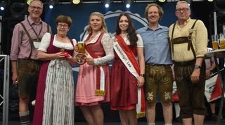 Emilia I. mit Moderator Klaus Steckmann, Bürgermeisterin Monika Kabs, Lea I., Kabs designierter Nachfolger Alexander Schubert und Verkehrsvereinsvorsitzendem Uwe Wöhlert