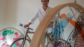 Uwe Esser Installation mit Bambus-Bikes