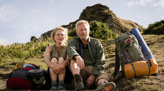 Gillian Anderson als Raynor und Jason Isaacs als Moth in „Der Salzpfad“.