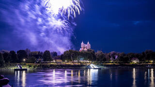 Eine wunderbare Stimmung hat unser Fotograf hier festgehalten. Im Vordergrund Vater Rhein.
