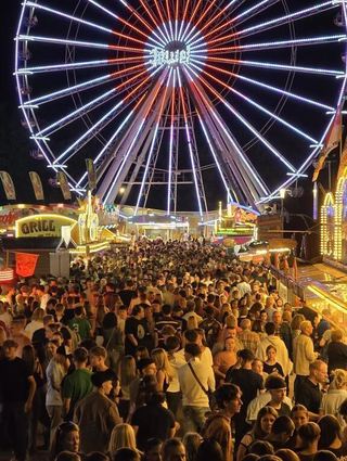 Am Dienstagabend waren nochmals die Menschenmengen auf dem größten Volksfest am Oberrhein unterwegs.