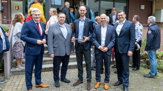 Beglückwünschen Matthias Kutsch zum Amtsantritt: Matthias Steffan (v.l.), Oberbürgermeister von Schwetzingen, Linus Wiegand, stellvertretender Bürgermeister von Eppelheim, Matthias Kutsch, neuer Bürgermeister von Eppelheim, Timo Wangler, Bürgermeister von Ketsch und Nils Drescher, Bürgermeister von Plankstadt.