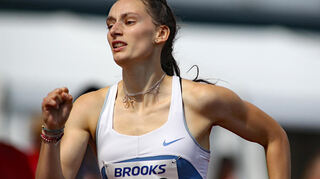 Anne Braun von der LG Kurpfalz wird bei den baden-württembergische Leichtathletik-Finals in Stuttgart Zweite.