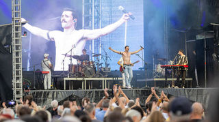 Die Queen Tribute Show mit dem jungen Mercury war eines der Highlights auf der großen Bühne am Hirschhbrunnen.