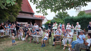 Das Museumsfest in Plankstadt ist gut besucht, besonders begeistert der Auftritt von Marc Phillips das Publikum.