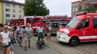 Am Vormittag strömen schon vor dem offiziellen Start zahlreiche Besucher zum Fest, doch auch am Nachmittag ist noch viel los.