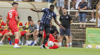 Emmanuel Iwe (hier im Testspiel beim VfR Mannheim) soll das Offensivspiel des Fußball-Drittligisten SV Waldhof beleben.