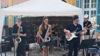 Funkgeräte bei der Schlossplatzmusik in Schwetzingen.