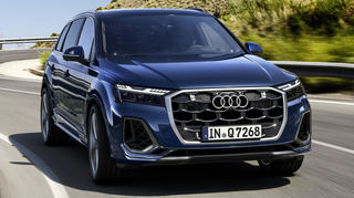 Von vorne fällt beim überarbeiteten Audi Q7 vor allem der Kühlergrill mit den Wabenformen auf.