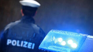 Ein Unfall hat sich in der Nacht auf der A61 am Dreieck Hockenheim ereignet. Die Bergungsarbeiten dauern an. (Symbolbild)