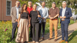 Gäste mit Rang und Namen (v.l.): Architekt Ferdinand Heide, Karolina Fanenbruck (Studierendenwerk), Rektor Frank Haarer, Sinje Lessner (Landesjustizprüfungsamt), Michael Henrichs (Oberlandesgericht Koblenz), Carsten Sokoll (Studierendenwerk), Oberbürgermeister Matthias Steffan.