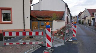 Der Glasfaserausbau in der Region bringt langwierige Baustellen in den gesamten Ortsgebieten mit sich, so wie hier in der Wieblinger Straße in Eppelheim, wo die Arbeiten inzwischen abgeschlossen sind. In Ketsch soll es nach jetzigem Stand im kommenden Jahr losgehen.
