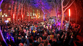 15. Nachtwandel: Volle Gassen und Stimmung in der Beilstraße und am dortigen Platz.