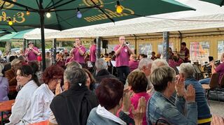 Die Stimmung beim "29er"-Musikfest in Ketsch ist hervorragend.