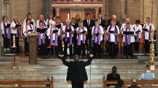 Bei seinem Jubiläumsgottesdienst wirkt der evangelische Kirchenchor unter der Leitung von Michael Leideritz selbst mit.