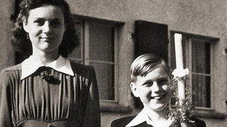 Edith und Wolfgang Deinert bei seiner Kommunion 1953.