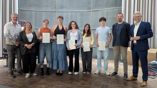 Freude über den Erfolg beim Bundeswettbewerb "Jugend musiziert" (v.l.): Michael Quast, Elena Spitzner, Josefin Junker, Matilda Getto, Elea Steinbrück, Lea Ewert, Paul Zivkov, Philipp Wolfart und Matthias Steffan (nicht im Bild: Emily Lucy Joy Corbett).