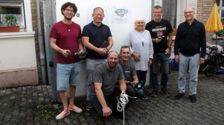 Sieben von ingesamt 15 engagierten Personen trafen sich zum ersten Testreparieren: Timo Storz (v.l.), Viktor Esser, Marco Sicilia, Alex Golonko, Angelika Feurich, Dr. Markus Lauff und Martin Wilmes.