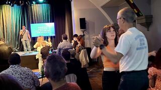 Spantane Standard-Tänze zwischen den Reihen.