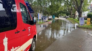 Der Starkregen beschäftigte am Freitag auch die Feuerwehr in Ladenburg.