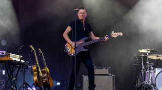 „Straight From The Heart“: Bryan Adams rockt bei „Musik im Park“ in Schwetzingen.