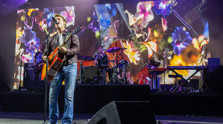 Bildstarke Show für den Balladenschmied James Blunt bei Musik im Park.