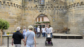 Die Stadtmauer in Freinsheim ist der historische Blickfang für ein schönes Fest, das ihren Namen trägt - Stadtmauerfest.