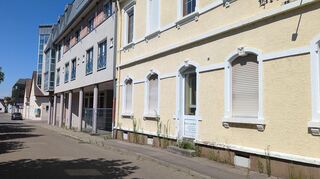 Gibt es eine Lösung in Zusammenhang mit dem ehemaligen "Stadtpark"-Gebäude (rechts)? Ein Verkauf der ehemaligen Rehaklinik für die Umnutzung oder einen Neubau zu Wohnzwecken ist eine der Perspektiven für die Zukunft.