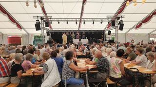 Der Gottesdienst auf dem Backfischfest findet immer größeren Zurspruch.