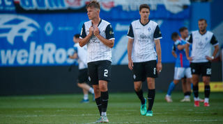 Bilder wie aus der Vorsaison: Sascha Voelcke (v.l.), Maximilian Thalhammer und Kushtrim Asallari.