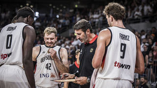 Bundestrainer Alex Mumbru (2 v.r.) muss momentan personell jonglieren.