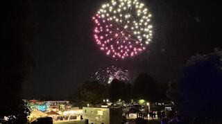 Ein Blick auf das Höhenfeuerwerk zum Abschluss des 72. Ketscher Backfischfestes.
