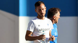 Trainer Dominik Glawogger beim Spiel des SV Waldhof in Rostock.
