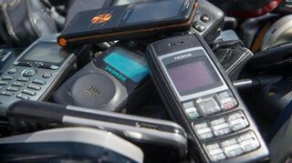 Die Fairtrade Handy-Rallye dient nicht nur der Information und der Gewinnchance, sondern auch der Sammlung von Rohstoffen, die in ausgedienten Mobiltelefonen stecken.