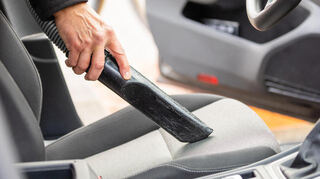 Beim künftigen Scheck-in-Einkaufszentrum in Brühl soll auch eine Tankstelle mit SB-Reinigungspark entstehen – laut beantragter Baugenehmigung soll beides an sieben Tagen die Woche rund um die Uhr betrieben werden.