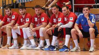 Christoph Lahme (r.) ist mit der Leistung seiner Mannschaft im Testspiel gegen die HSG Rodgau Nieder-Roden nicht zufrieden.