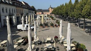 Auf dem Schlossplatz in Schwetzingen wird es im Sommer sehr heiß.