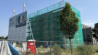Wenn das Brühler Gemeindewohnhaus in der Albert-Einstein-Straße fertig ist, wird es von einer Photovoltaikanalge gekrönt sein.