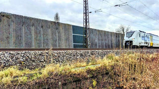 Die Bürgerinitiative für Photovoltaik in Ladenburg (Bipla) hofft, dass sich die Lärmschutzwand entlang der Bahnlinie Richtung Weinheim als geeignet für eine Freiflächenanlage erweist. Doch deren Realisierung ist aktuell mehr denn je ungewiss.