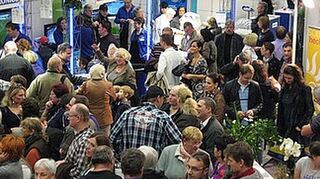 Zuletzt herrschte vor elf Jahren bei der Brühler Leistungsschau ein großer Publikumsandrang - zum 125. Geburtstag des Gewebevereins soll die Tradition in der Festhalle wiederbelebt werden.