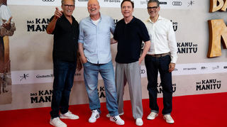Von links: Christian Tramitz Stefan Raab, Bully Herbig und Rick Kavanian, Schauspieler, kommen im Mathäser Filmpalast zu der Weltpremiere des Films „Das Kanu des Manitu“.